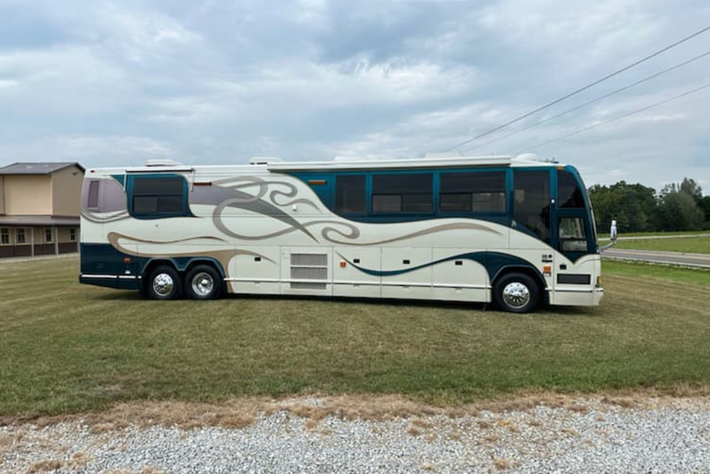 2000 Prevost Angola