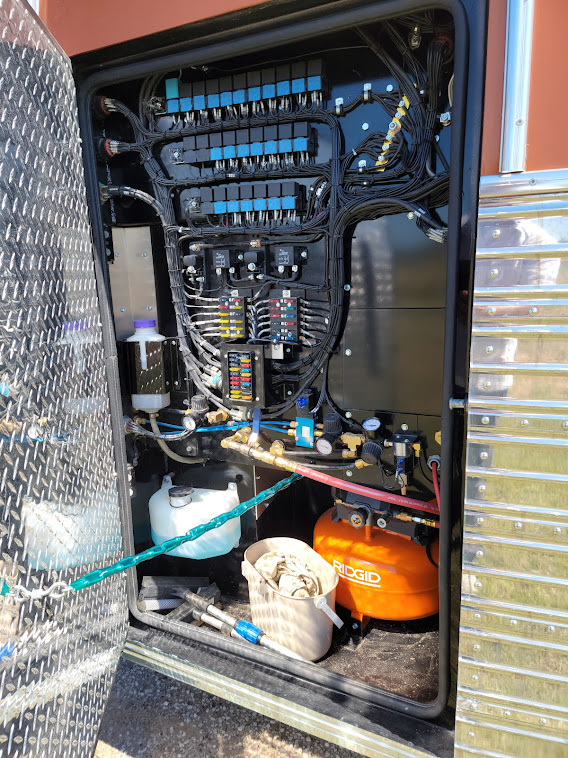 Café-style doors in the curbside engine bay.