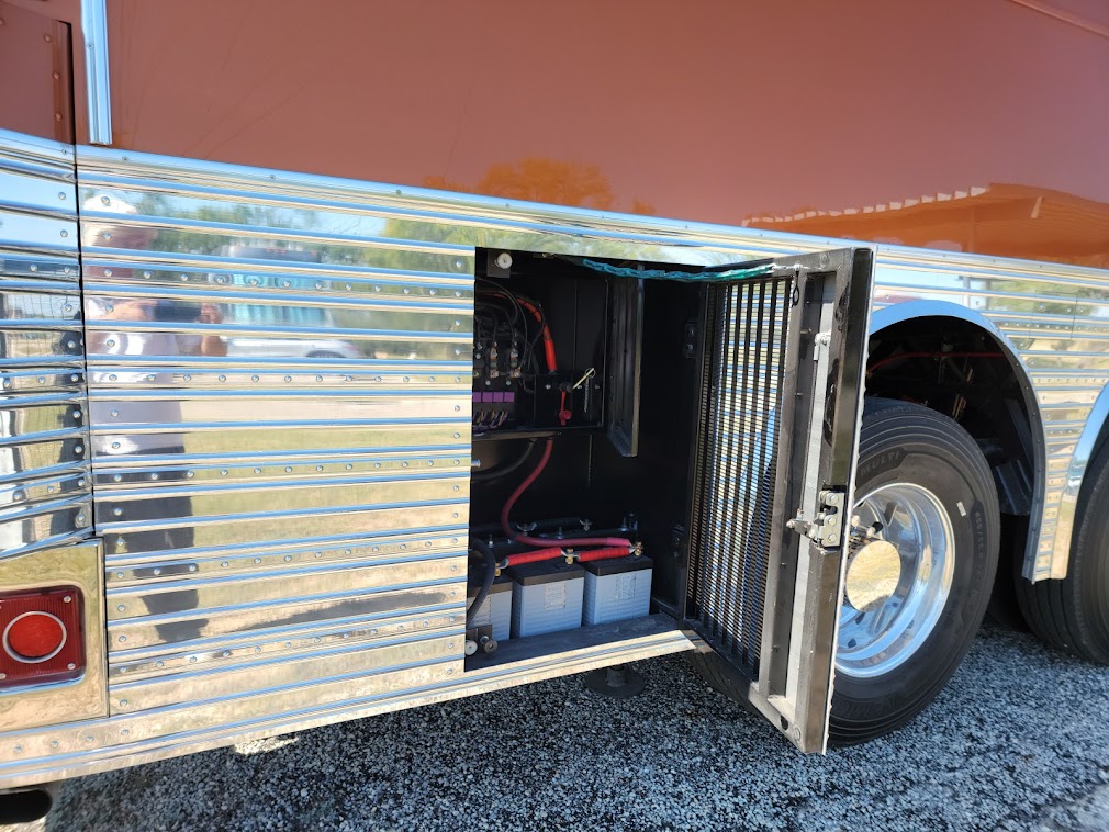 Café-style doors in the curbside engine bay.