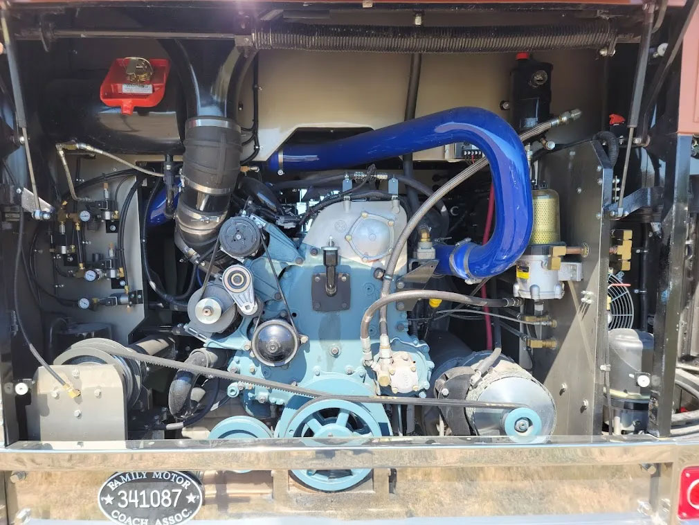  nThe Detroit Diesel 14.0 Series 60 Engine fits perfectly.n