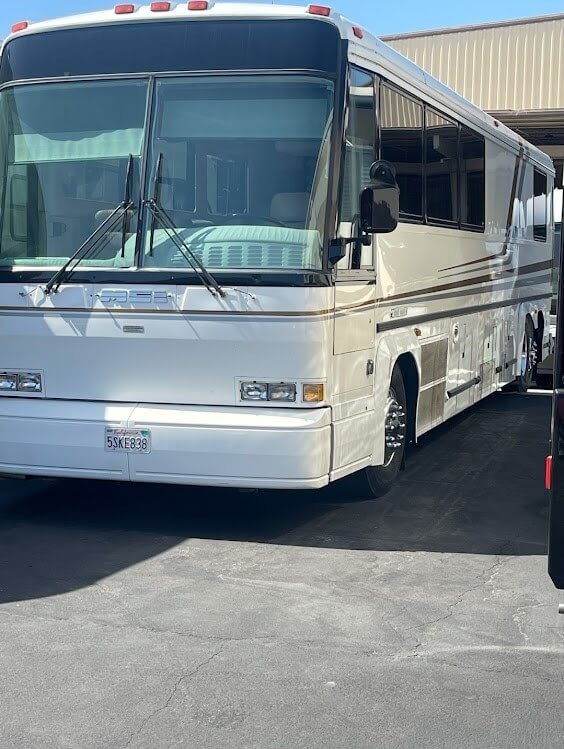 1989 MCI – 102C3-pic-2