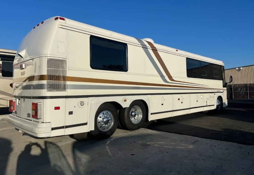 1989 MCI – 102C3-pic-4