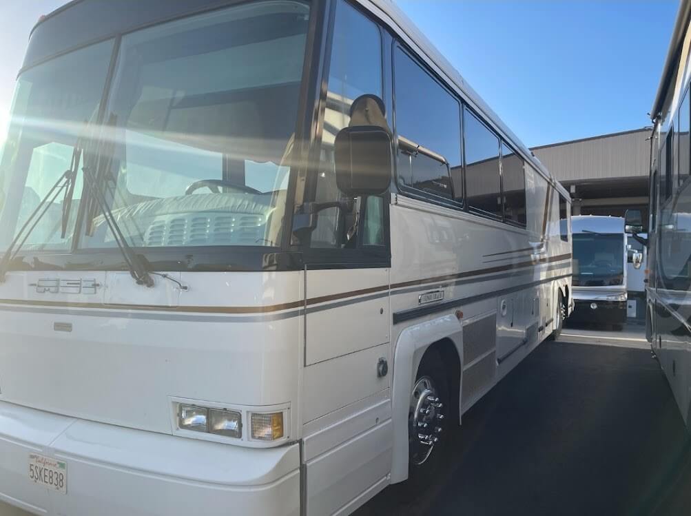 1989 MCI – 102C3-pic-5