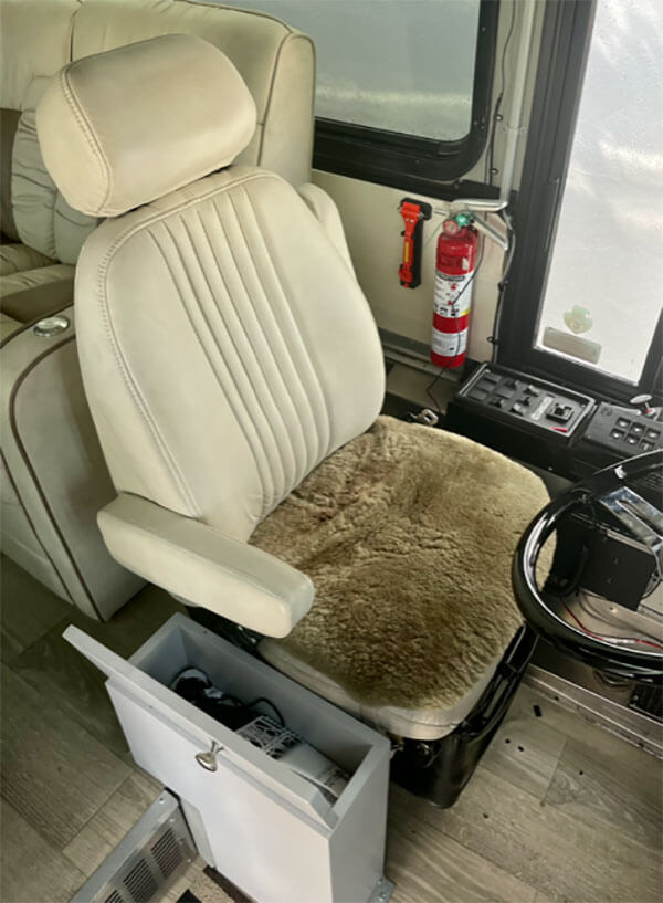 Scrap Yard Rebirth – The IconiCruiser - bus conversion photo