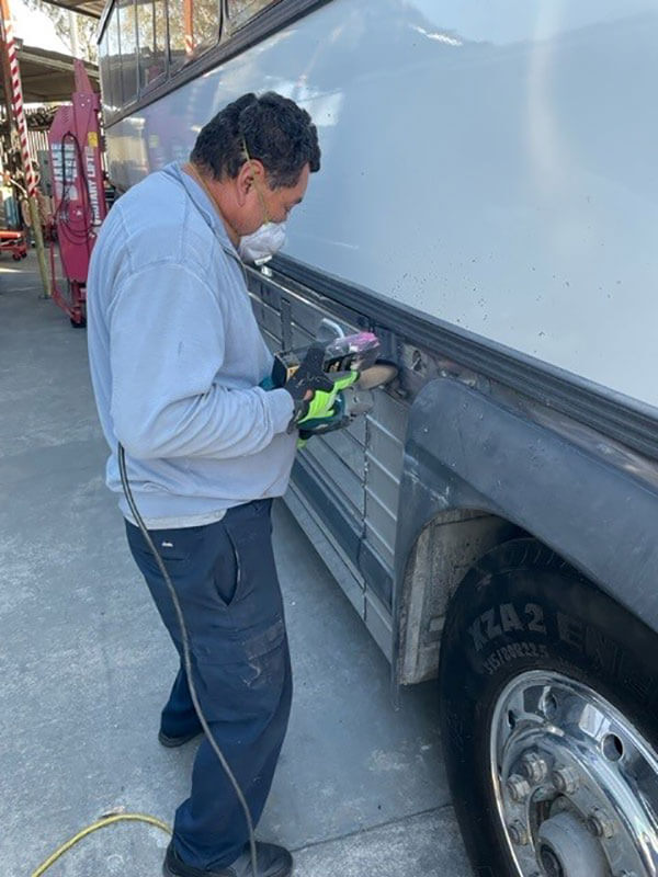 Scrap Yard Rebirth – The IconiCruiser - bus conversion photo
