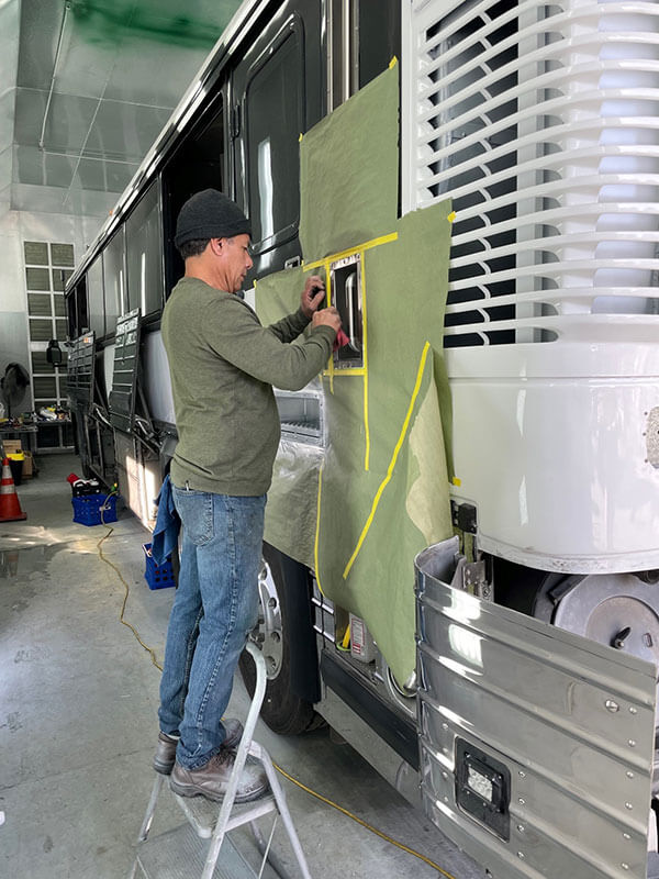 Scrap Yard Rebirth – The IconiCruiser - bus conversion photo