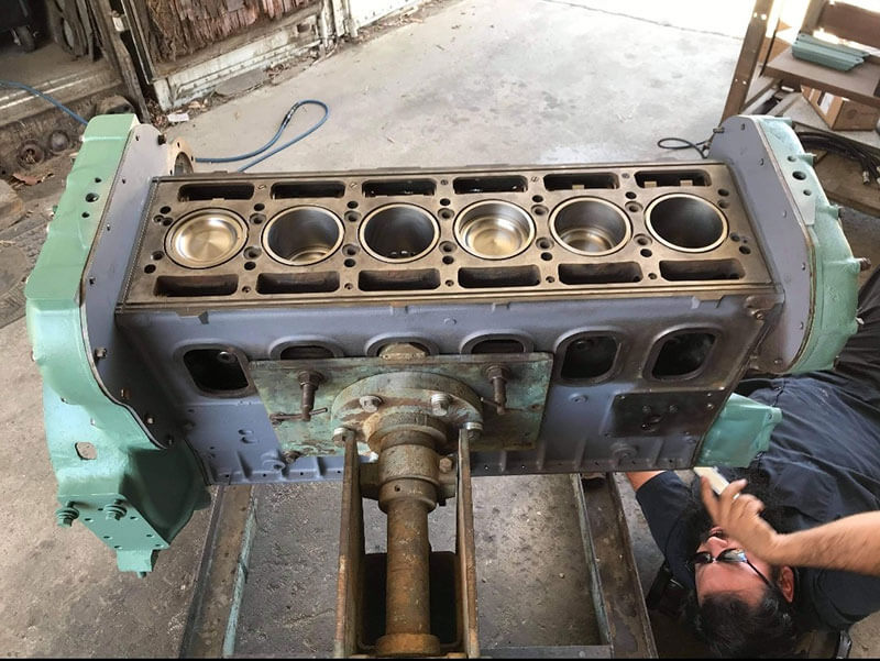 Assembly of the engine block.