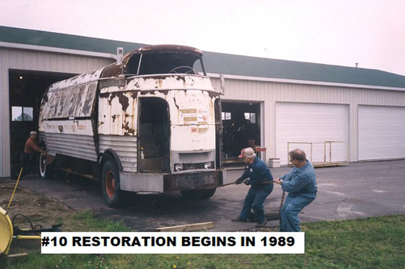 A GM Parade – The Futurliner - bus conversion photo
