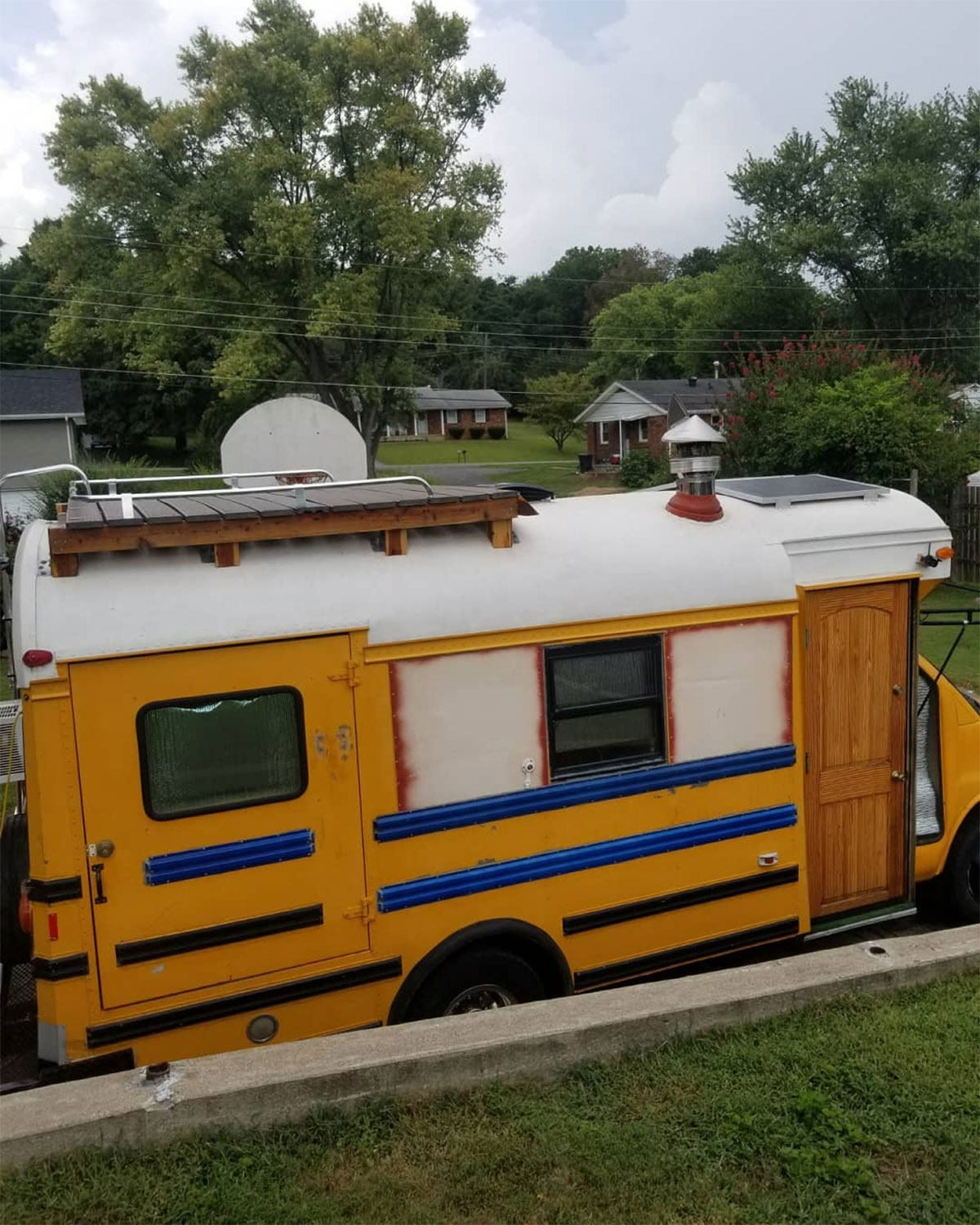 Budd the Bus – A 2001 Chevy Express 3500 Skoolie - bus conversion photo