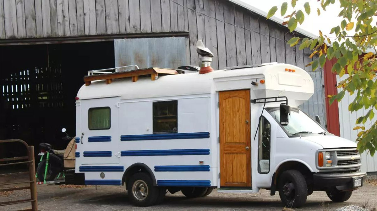 Budd the Bus – A 2001 Chevy Express 3500 Skoolie - bus conversion photo