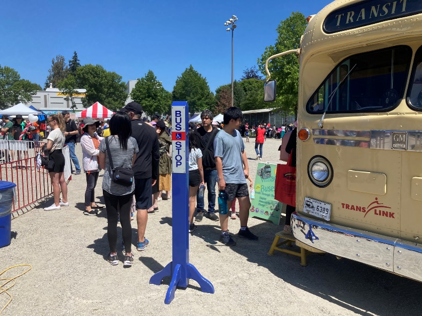 Lineup for the Old Museum Bus.
