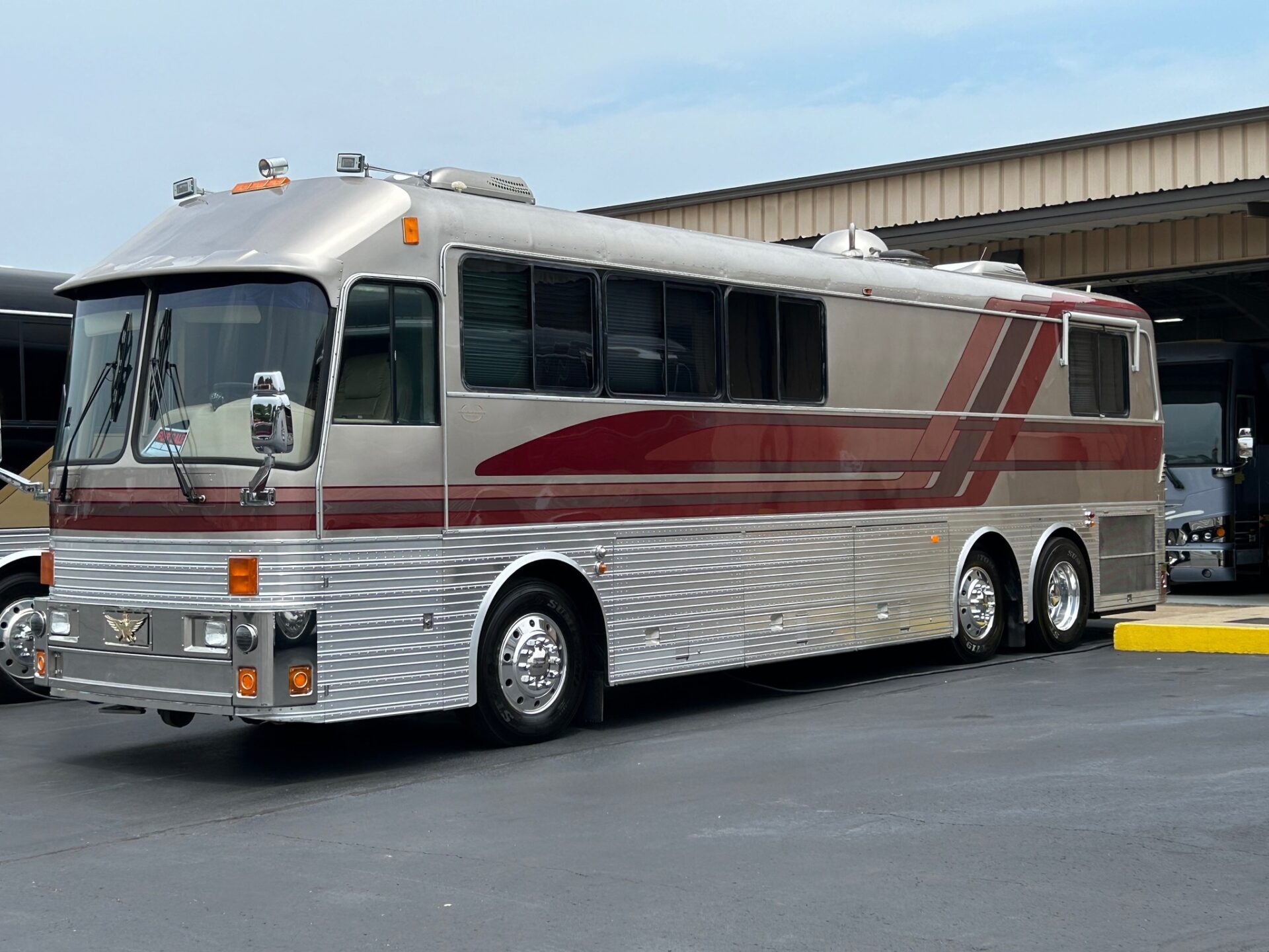 494182317_3480286832104469_8418245992889693921_n The EaglePalooza Rally 2025 in Gallatin, Tennessee - bus conversion photo