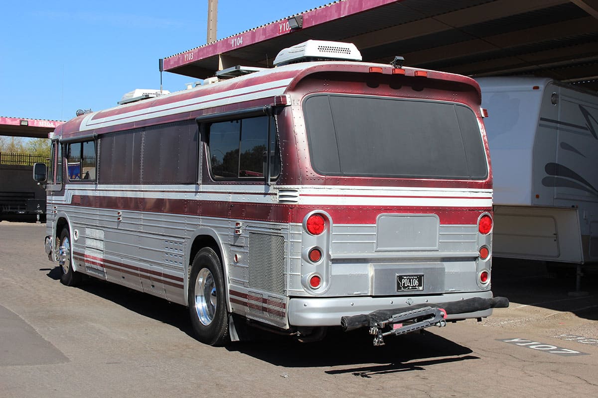 Rear-of-the-bus-showing-the-tow-bar