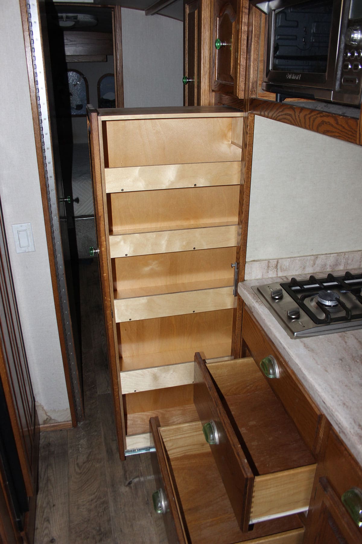 Slide-out-pantry